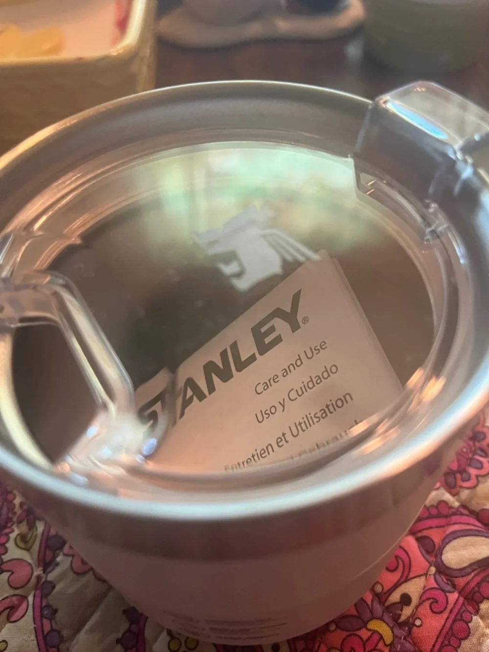 Stanley White Insulated Camp Mug with Clear Lid - Picture 3 of 4